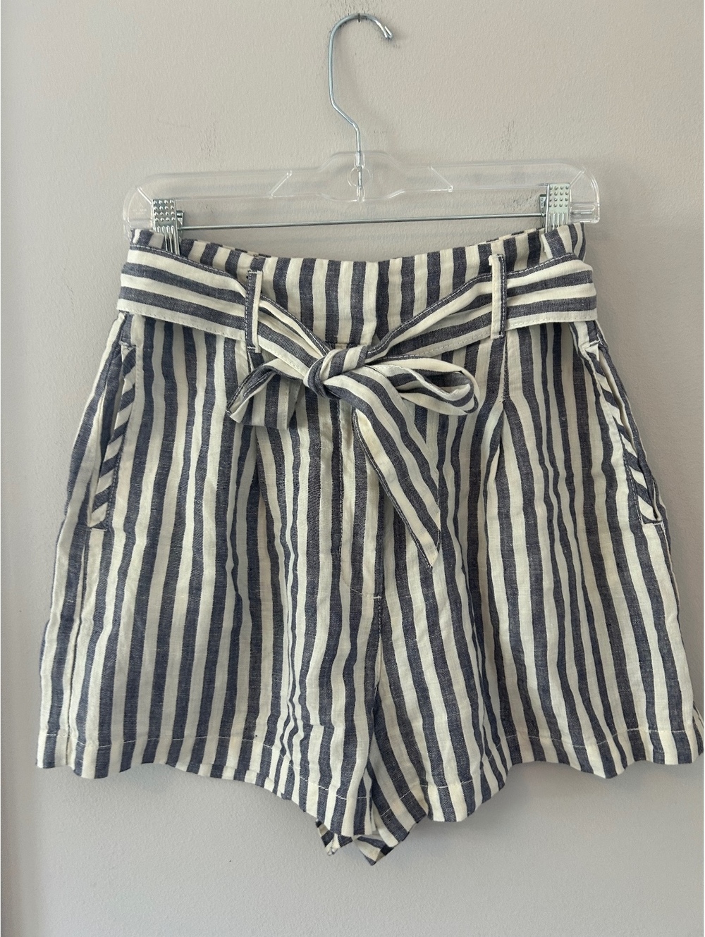 Cynthia Rowley 100% Linen Blue and White Striped Shorts Women’s Size 10